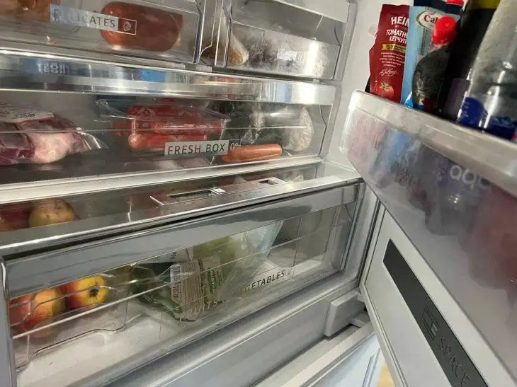 Cum să preveniți apariția mirosurilor neplăcute la frigider: un burete obișnuit va rezolva problema Frigider