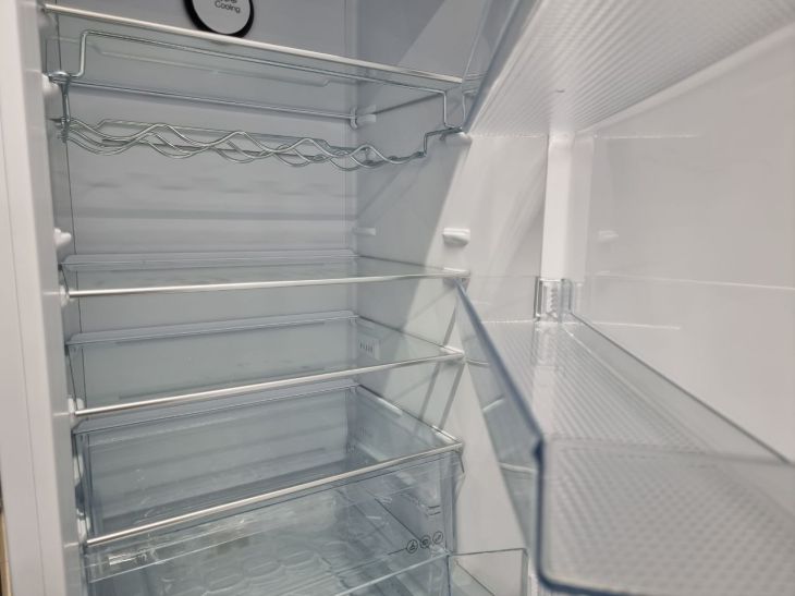 De ce nu poți depozita ouă în ușa frigiderului? O greșeală făcută de 90 % dintre oameni frigider