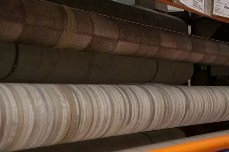 Cum se îndepărtează scufundările pe linoleum: pardoseala va fi ca nouă Linoleum