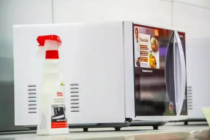 De ce să nu sterilizezi bureții de bucătărie în cuptorul cu microunde: rezultatul este adesea opus așteptărilor Cuptor cu microunde