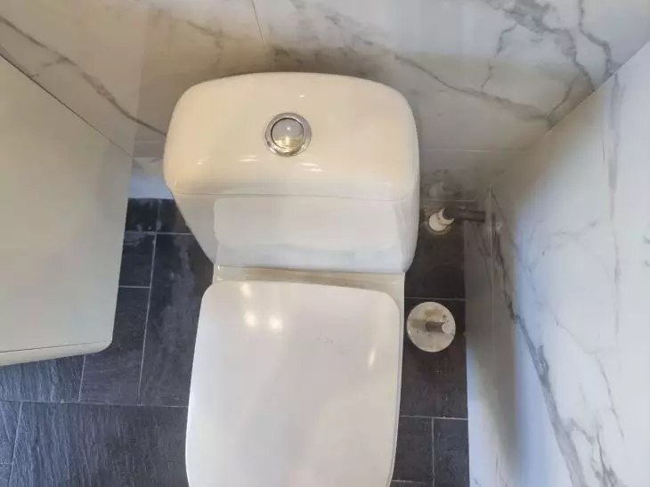 Mulți nici măcar nu bănuiau. Acest produs cel mai simplu curăță perfect toaleta: devine orbitor de zăpadă -alb -alb toaletă