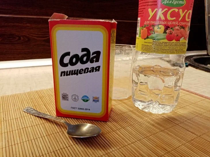 Este adevărat că un amestec de sodă și oțet poate fi curățat cu orice: greșeala fatală a tuturor gazdelor Soda și oțet