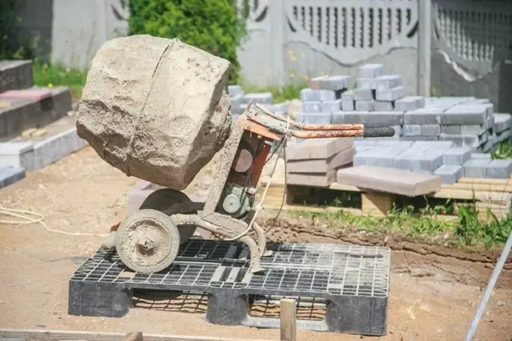 Va dura 100 de ani fără o singură fisură. Cum să faci beton mai bun decât fabrica construcție