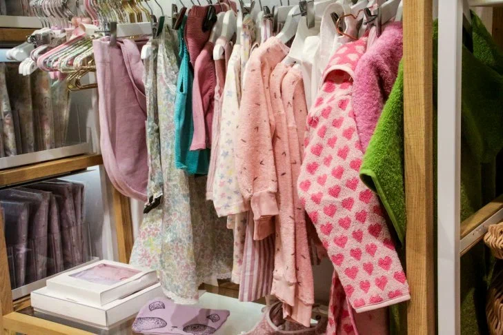 Ce poate schimba o rearanjare mică în dulap: vă va salva dimineața și nu numai Pânză