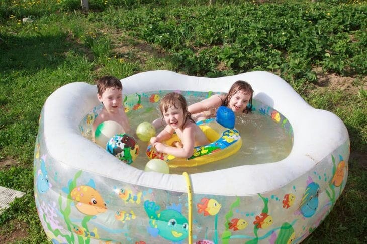 Cum puteți sigila o gaură într -o piscină gonflabilă dacă nu există telecomandă: luați mingea sau alte mijloace improvizate Piscină