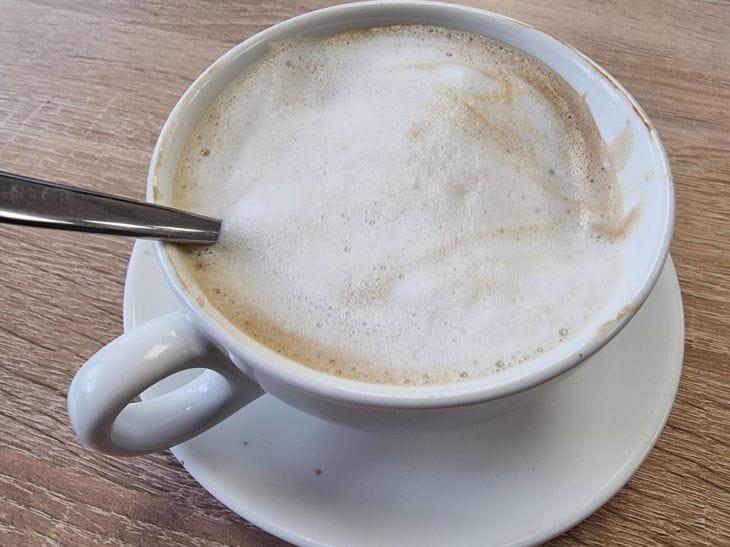 Cum să gătești latte fără o mașină de cafea: Aflați 3 moduri simple de a bate laptele și de a face latte acasă cafea