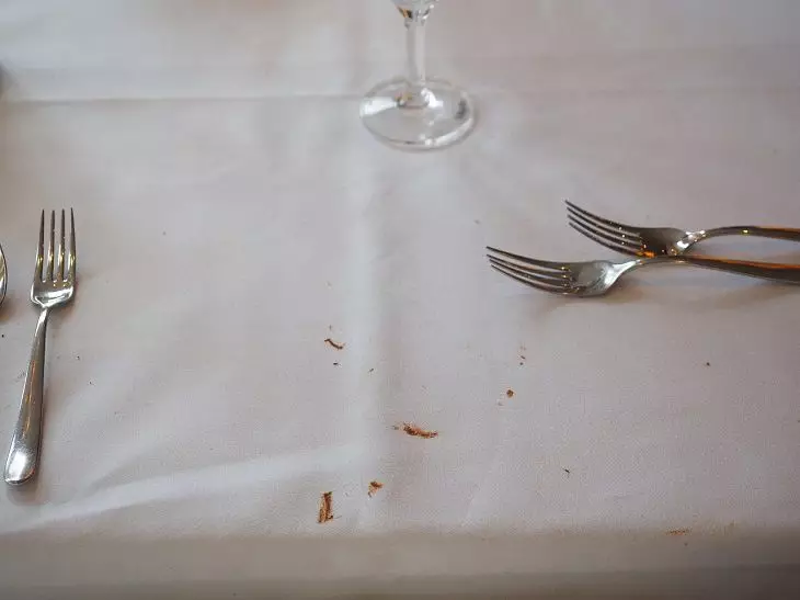 Ușor să fii simplu. Transformăm o masă murdară în curat orbitor, precum zăpada alpină Lucruri