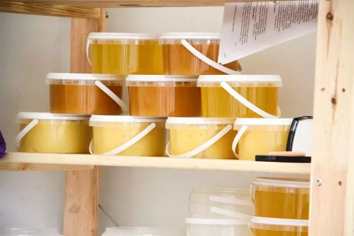 Miere din zahăr? Nu credeți vânzătorii! 3 adevărate semne de miere naturală miere