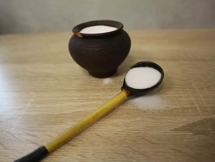 Cafeaua vărsată? Amestec secret de suc de lămâie și sare sare