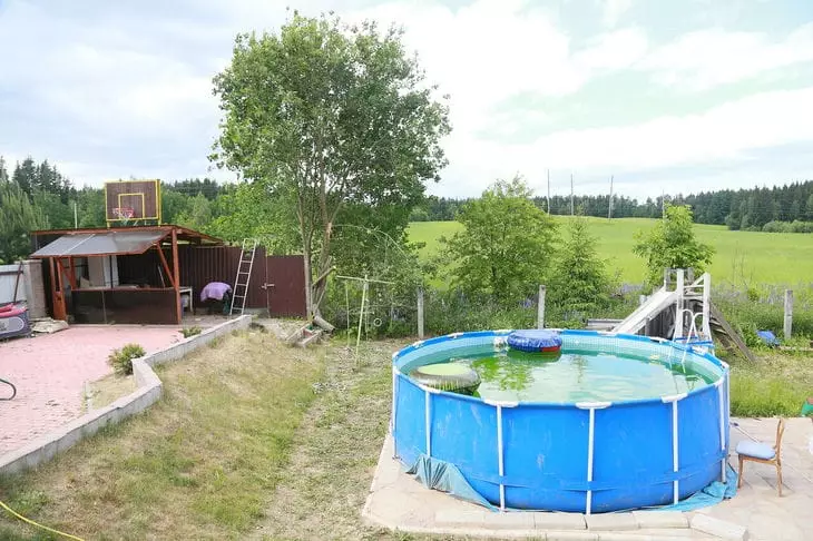 Apa din piscina de vară va fi cristalată în tot sezonul: folosiți acest lichid ieftin pentru a economisi timp și timp Piscină