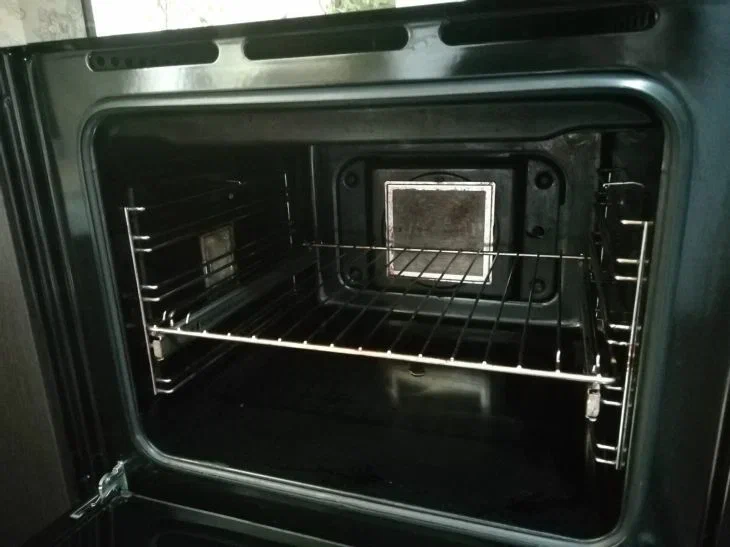 Cum să spălați chiar și cel mai murdar cuptor fără chimie: o metodă cu aburi și sodă de copt Cuptor