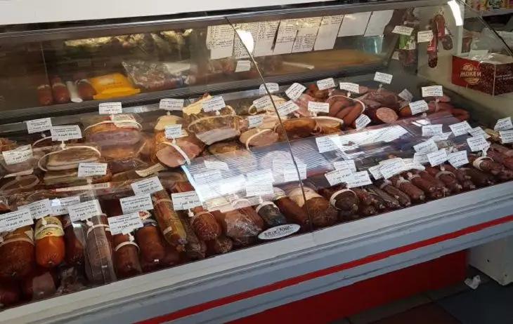 Fără fals, carnea este curată. Experții numiți cel mai bun cârnați de salată cârnat