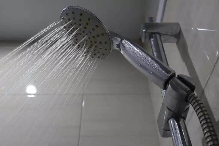 Cum să curățați udarea la duș nu se poate afișa: o geantă și oțet vă vor ajuta duş