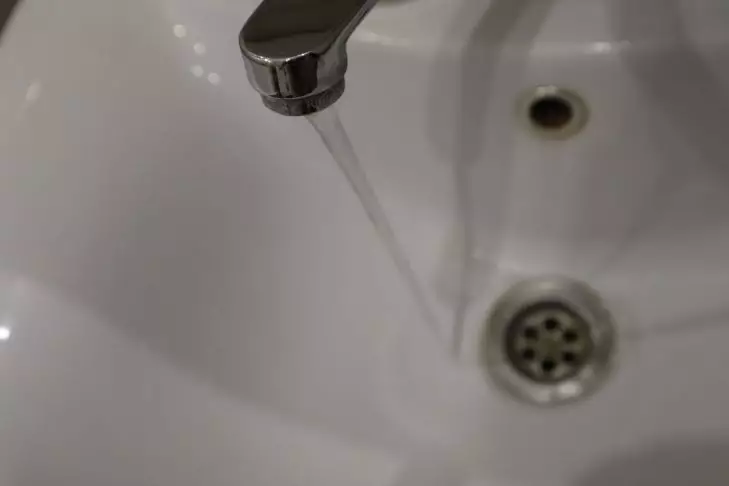 Scurgerea în chiuvetă a fost înfundată: 2 ingrediente din bucătărie care vor fi curățate în 5 minute scufunda
