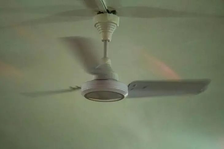 Mântuirea în căldură: faceți -o cu un ventilator, iar camera va fi umplută cu răcoarea dorită Ventilator