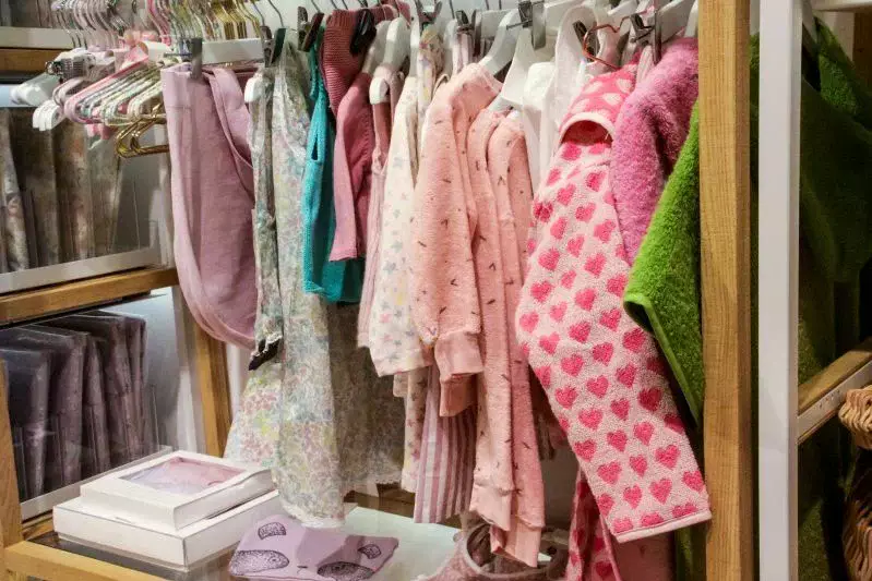 De ce dulapurile miros umede: ce trebuie să puneți în interior pentru prospețime Lucruri